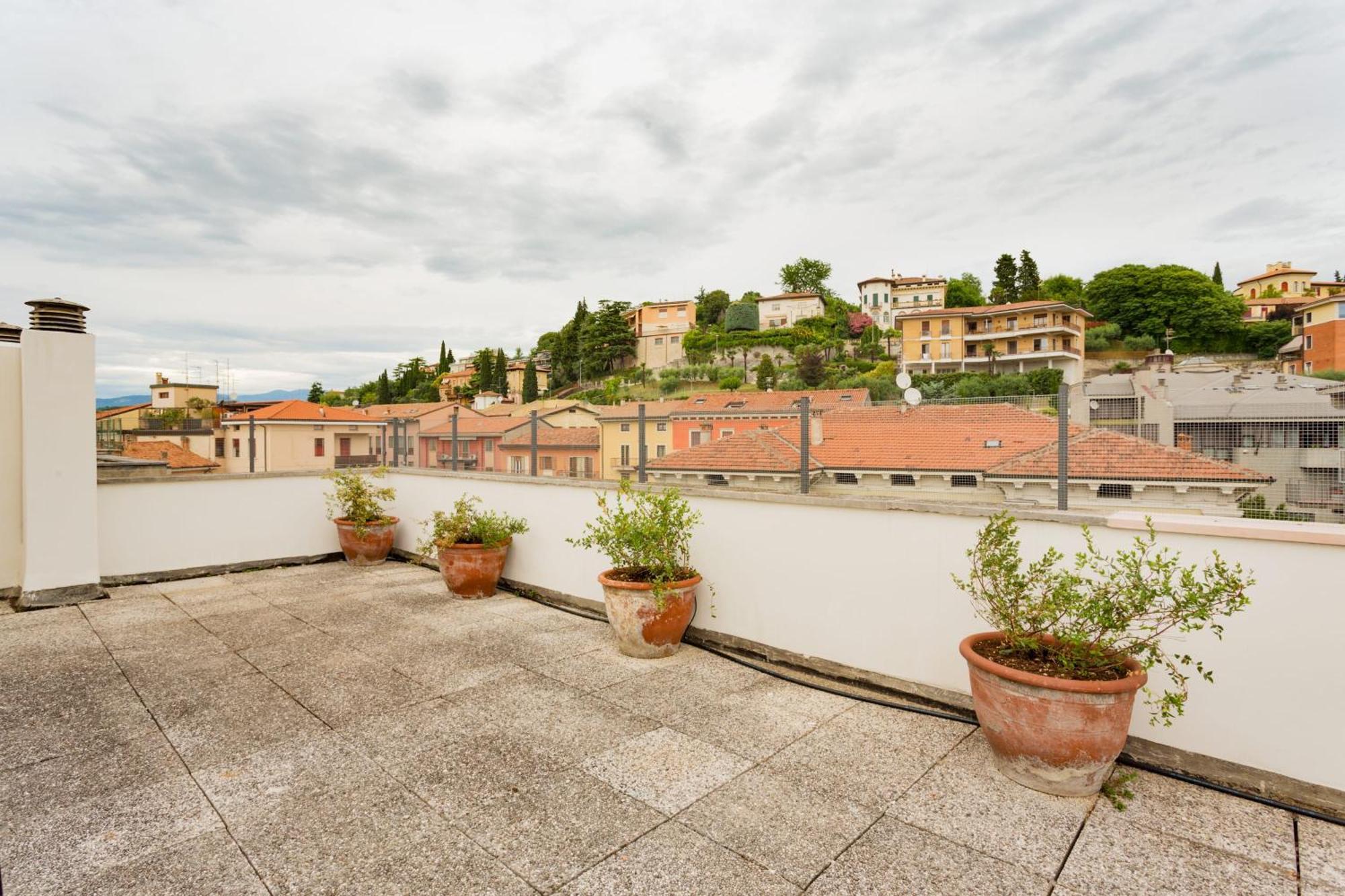 Apartmán Amazing Flat With Big Terrace And Private Car Park Verona Exteriér fotografie